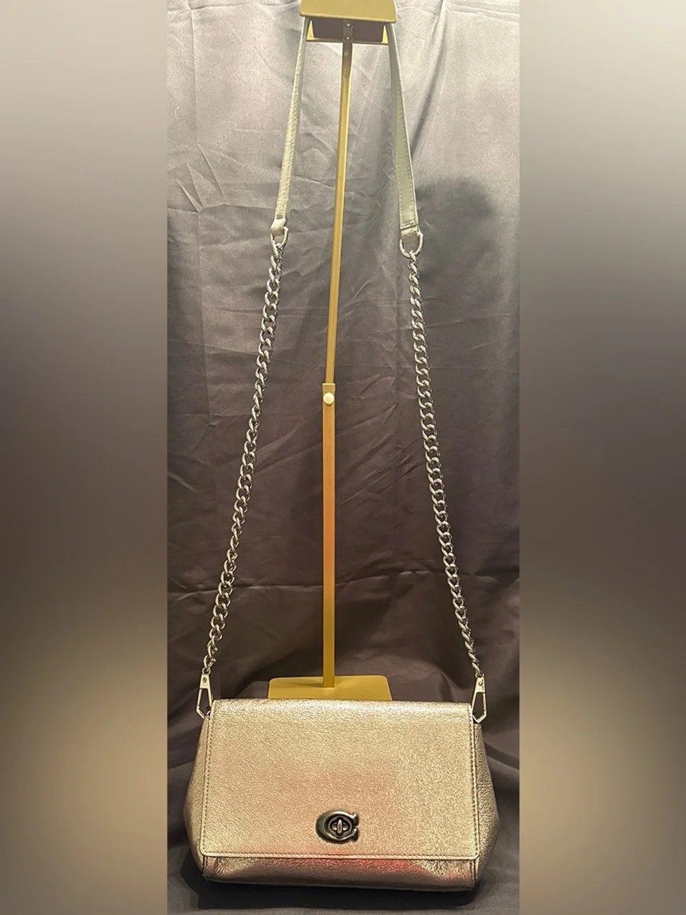 Coach 43023 Alexa Turnlock Clutch Crossbody Metallic Platinum Leather